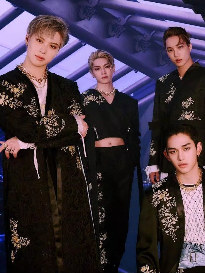 Trong đợt quảng bá ca khúc "Super One", Taeyong đã khiến fangirl "nháo nhào" khi mặc một chiếc áo khoác dài tay được cắt xen thành kiểu áo croptop. (Nguồn: Internet) Trong đợt quảng bá ca khúc "Super One", Taeyong đã khiến fangirl "nháo nhào" khi mặc một chiếc áo khoác dài tay được cắt xen thành kiểu áo croptop. (Nguồn: Internet)