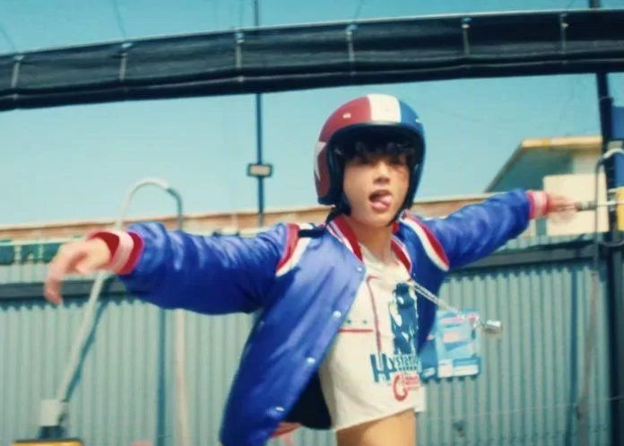 Không thể phủ nhận rằng thành viên The Boyz trông rất tuyệt vời với chiếc áo croptop khoe khéo vòng eo con kiến mà phái nữ cũng thèm thuồng. (Nguồn: Internet) Không thể phủ nhận rằng thành viên The Boyz trông rất tuyệt vời với chiếc áo croptop khoe khéo vòng eo con kiến mà phái nữ cũng thèm thuồng. (Nguồn: Internet)