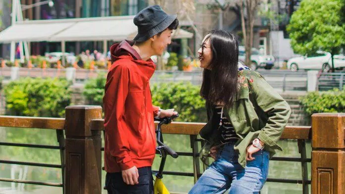 Đừng "lên lớp" cho crush về việc nên chọn người này hay không chọn người kia nhé (Ảnh: Internet). Đừng "lên lớp" cho crush về việc nên chọn người này hay không chọn người kia nhé (Ảnh: Internet).