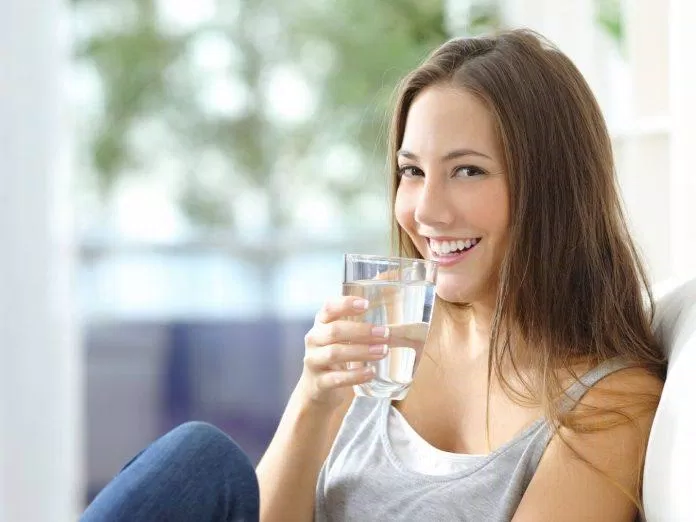Uống nước đúng lúc là một tài sản để giảm béo (Ảnh: Internet).
