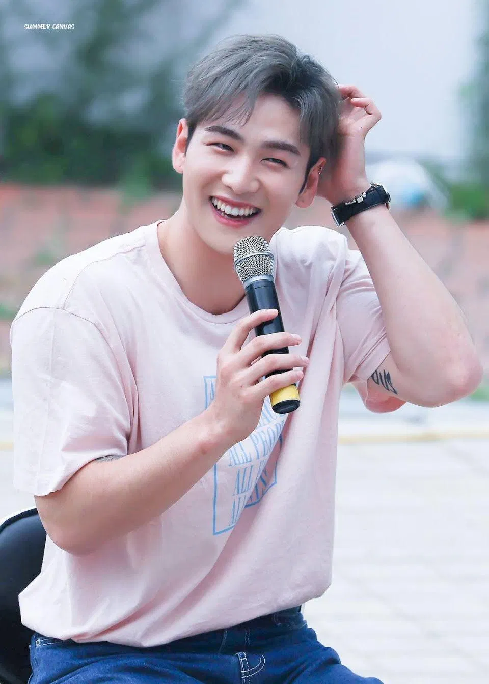Baekho ca ngợi V BTS như một "thiên thần" (Ảnh: Internet)