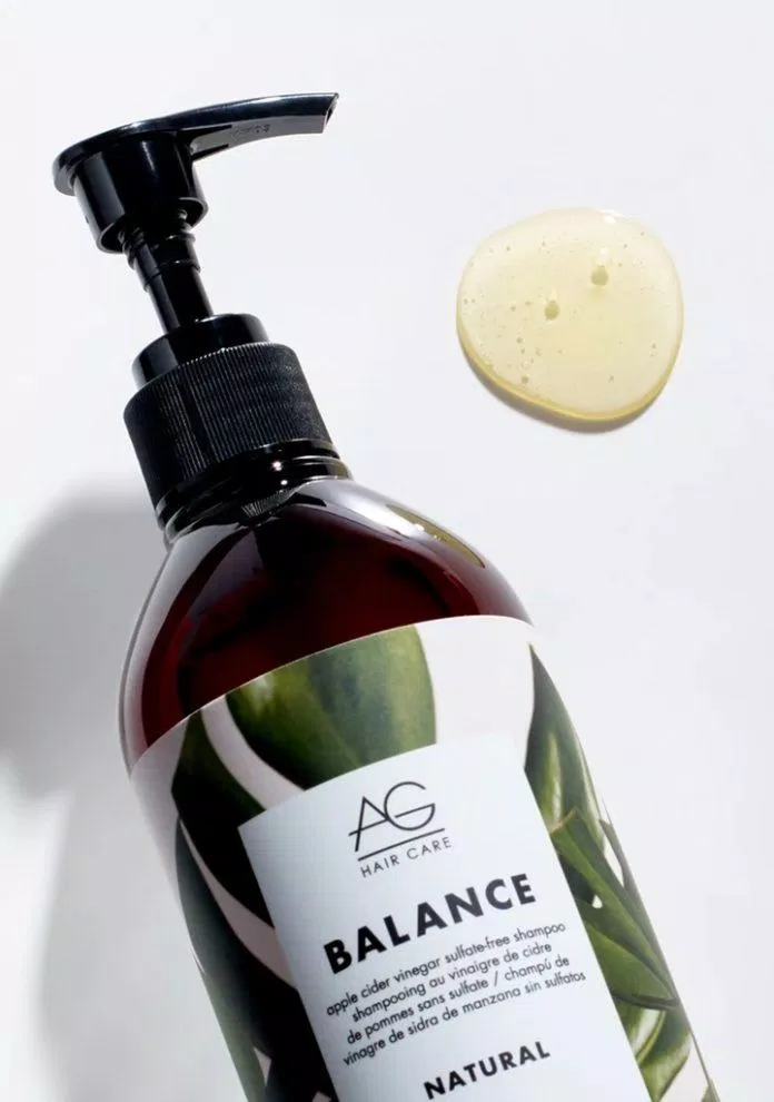 Dầu gội AG Hair Care - Balance Apple Cider Vinegar Sulfate Free Shampoo giúp nuôi dưỡng tóc khỏe mạnh từ các thành phần tự nhiên an toàn và lành tính (ảnh: internet))