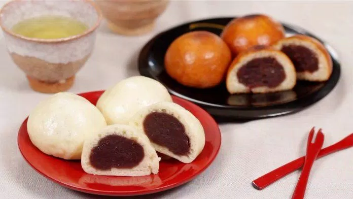 Manju giống như những chiếc bánh bao nhỏ xíu với nhân đậu đỏ (Ảnh: Internet). Manju giống như những chiếc bánh bao nhỏ xíu với nhân đậu đỏ (Ảnh: Internet).