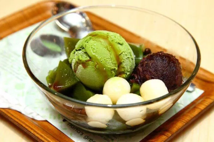 Dango được cho vào món chè thập cẩm anmitsu (Ảnh: Internet). Dango được cho vào món chè thập cẩm anmitsu (Ảnh: Internet).