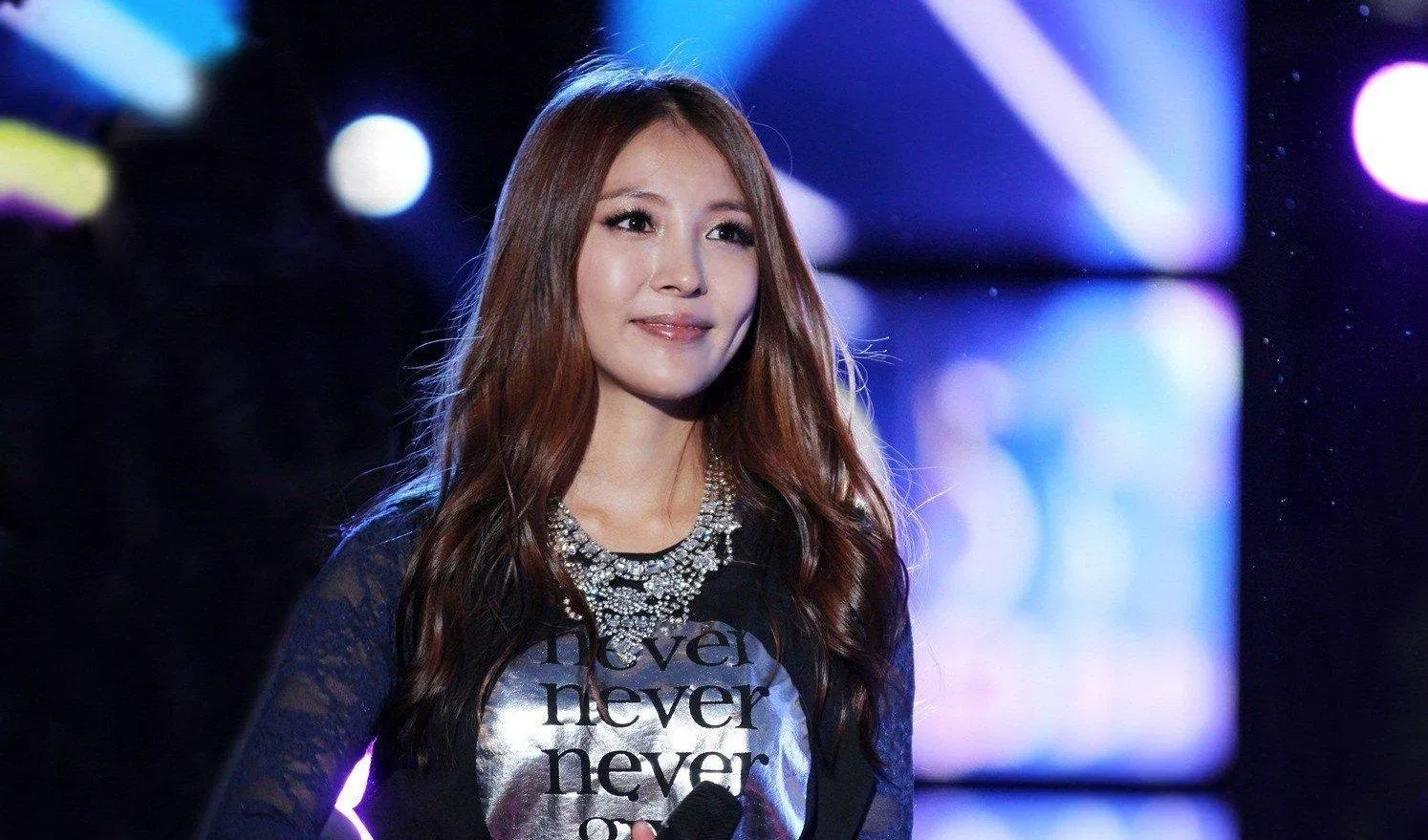 Do sự gia tăng adrenaline khi luyện tập với cường độ cao khiến nữ ca sĩ solo BoA trở nên tỉnh táo vào buổi tối. (Nguồn: Internet) Do sự gia tăng adrenaline khi luyện tập với cường độ cao khiến nữ ca sĩ solo BoA trở nên tỉnh táo vào buổi tối. (Nguồn: Internet)