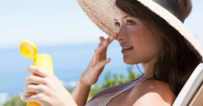 Cần thoa lại kem chống nắng sau 2-3 tiếng để bảo vệ da tốt nhất (ảnh: internet)