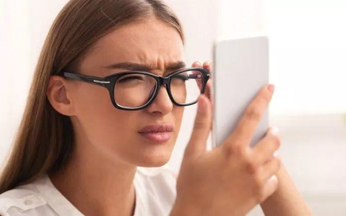 Cận thị khiến chúng ta gặp nhiều bất tiện trong cuộc sống hằng ngày (Ảnh: Internet). Cận thị khiến chúng ta gặp nhiều bất tiện trong cuộc sống hằng ngày (Ảnh: Internet).