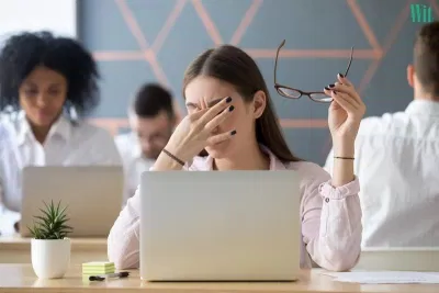 Sau khi làm việc mệt mỏi mắt có thể bị mờ giống như cận thị (Ảnh: Internet). Sau khi làm việc mệt mỏi mắt có thể bị mờ giống như cận thị (Ảnh: Internet).