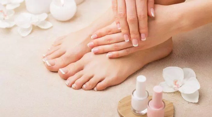 Kose Coenrich Q10 Whitening Medicated Hand Cream dưỡng da tay, da chân mịn màng và trắng sáng (ảnh: internet)
