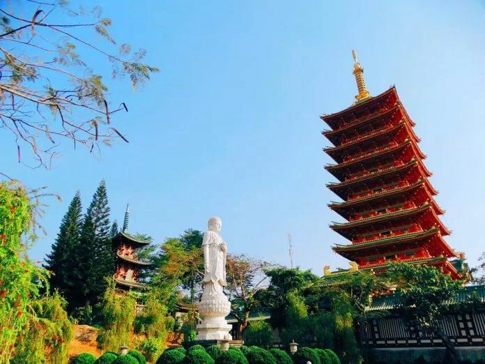 Chùa Minh Thành mang nét đẹp của nhiều nền kiến trúc (Ảnh: Internet). Chùa Minh Thành mang nét đẹp của nhiều nền kiến trúc (Ảnh: Internet).