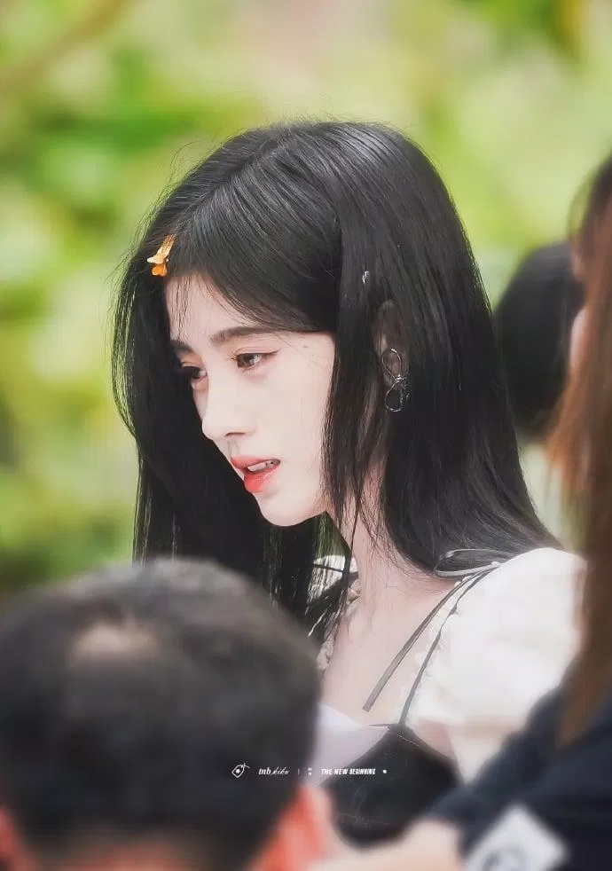 Hậu trường Cúc Tịnh Y ghi hình cho Sáng Tạo Doanh 4. (Nguồn: Internet) Hậu trường Cúc Tịnh Y ghi hình cho Sáng Tạo Doanh 4. (Nguồn: Internet)