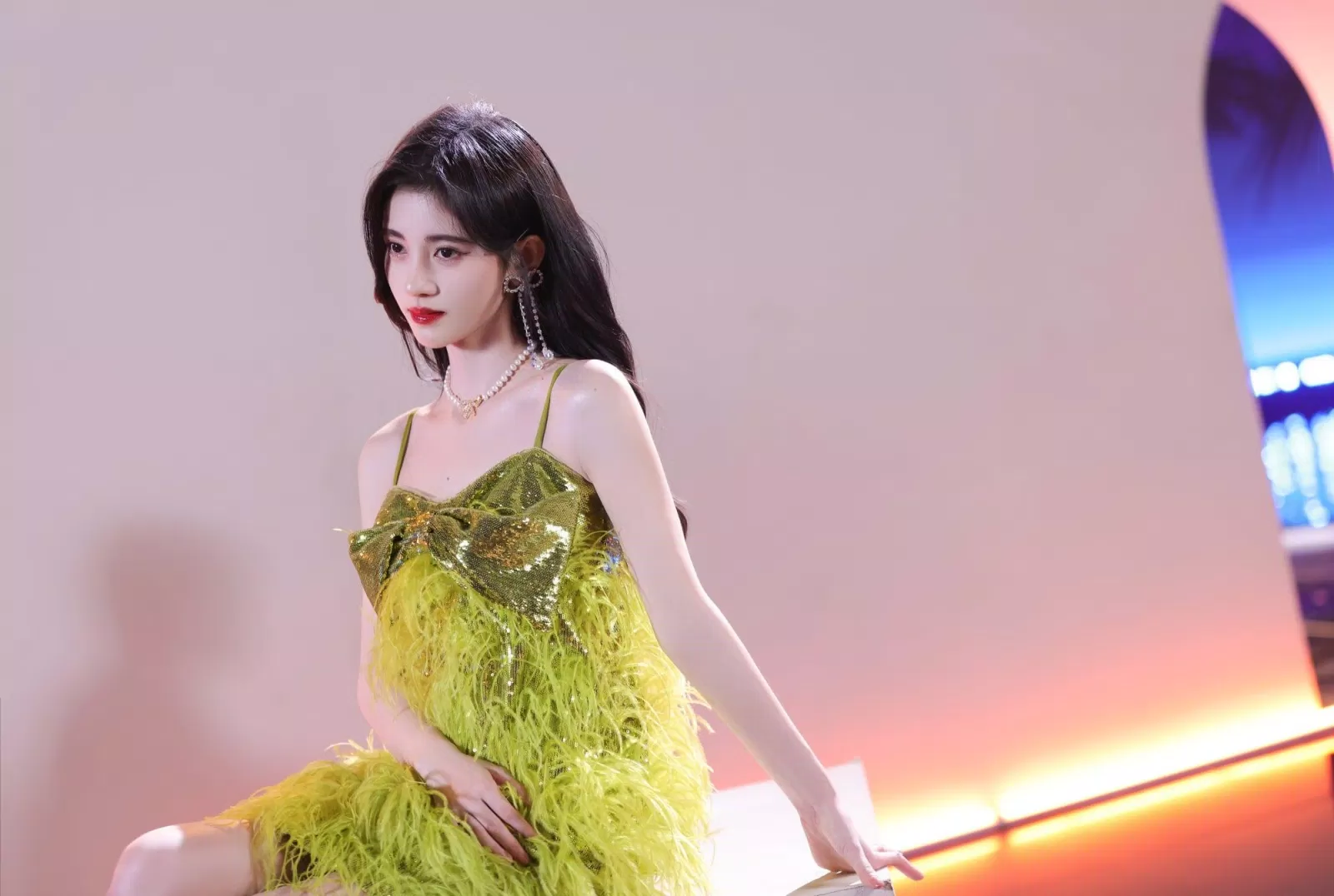 Cúc Tịnh Y xinh đẹp trên sân khấu Sáng Tạo Doanh 4. (Nguồn: Internet) Cúc Tịnh Y xinh đẹp trên sân khấu Sáng Tạo Doanh 4. (Nguồn: Internet)