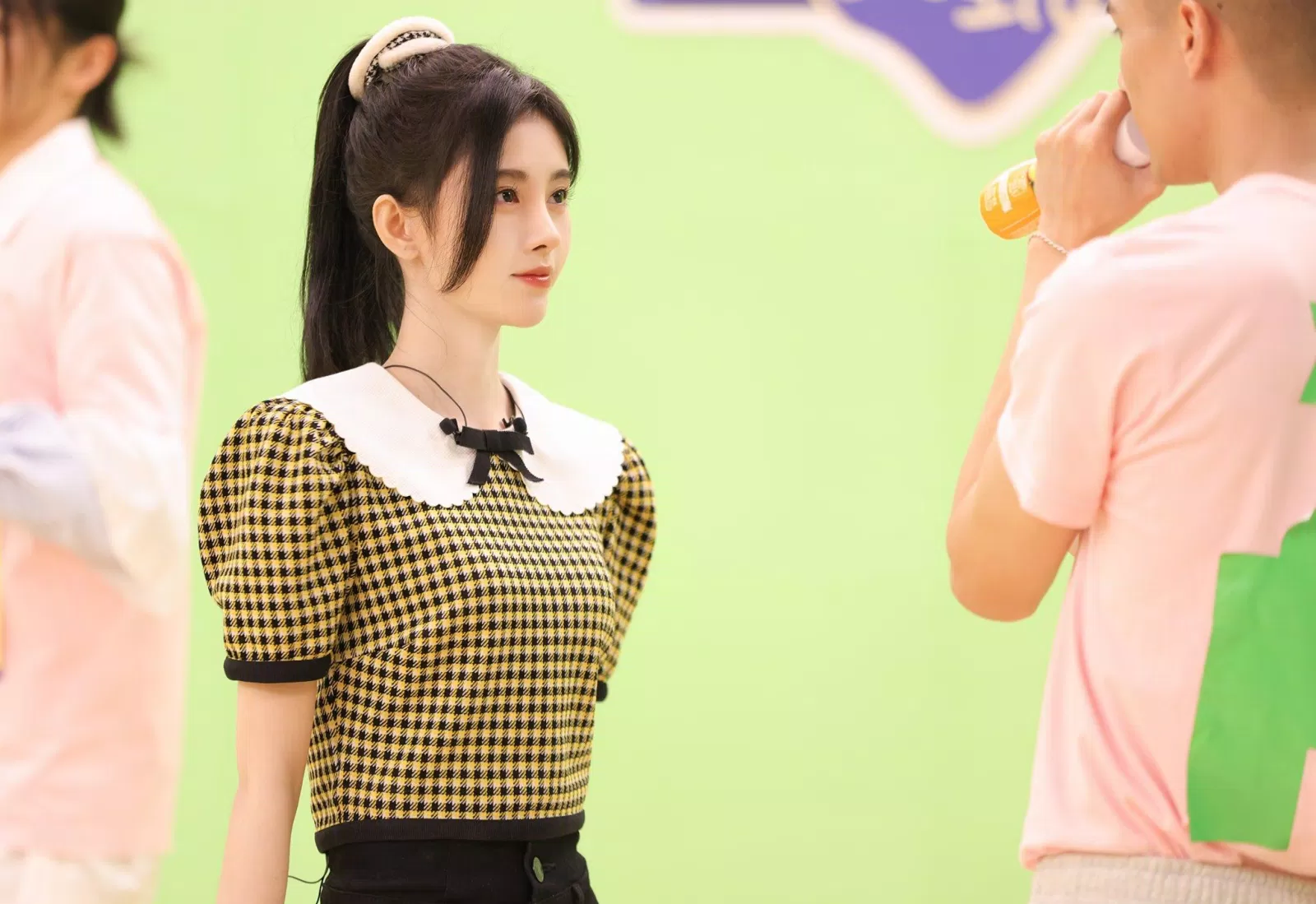 Cúc Tịnh Y ghi hình cho Sáng Tạo Doanh 4. (Nguồn: Internet) Cúc Tịnh Y ghi hình cho Sáng Tạo Doanh 4. (Nguồn: Internet)