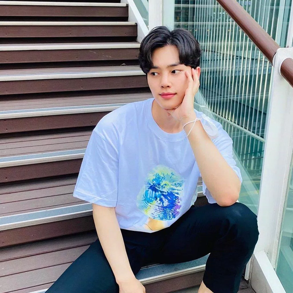 Song Kang là một người chăm chỉ và rất tự nhiên khi diễn xuất (Ảnh: Internet). Song Kang là một người chăm chỉ và rất tự nhiên khi diễn xuất (Ảnh: Internet).