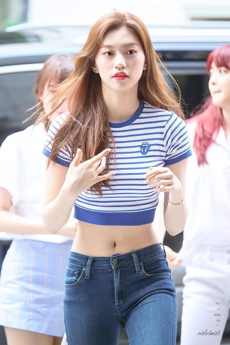 Doyeon (Weki Meki) từng là Hội trưởng Hội học sinh. (Nguồn: Internet)