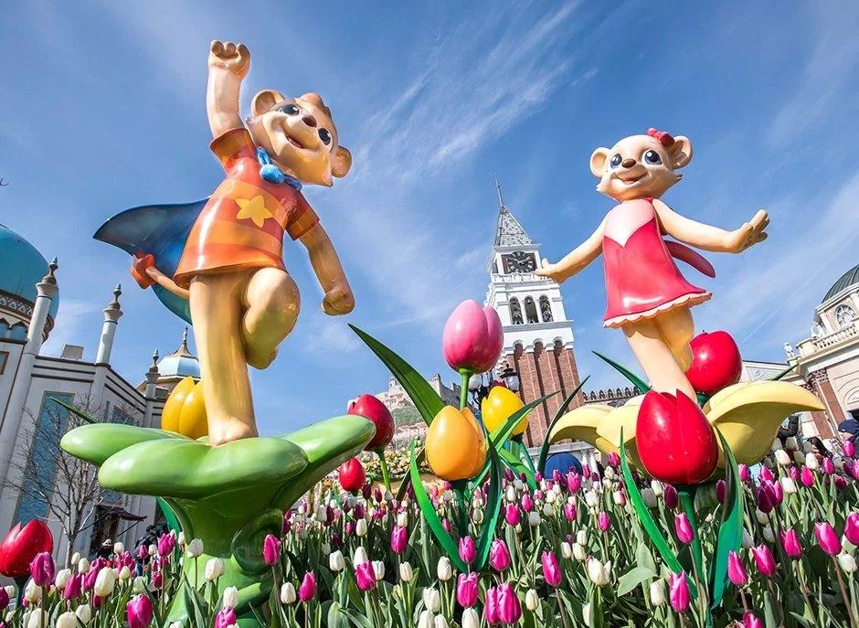 Công viên Everland vừa là nơi ngắm hoa và cũng là địa điểm vui chơi rất lý tưởng cho các gia đình (Ảnh: Internet). Công viên Everland vừa là nơi ngắm hoa và cũng là địa điểm vui chơi rất lý tưởng cho các gia đình (Ảnh: Internet).