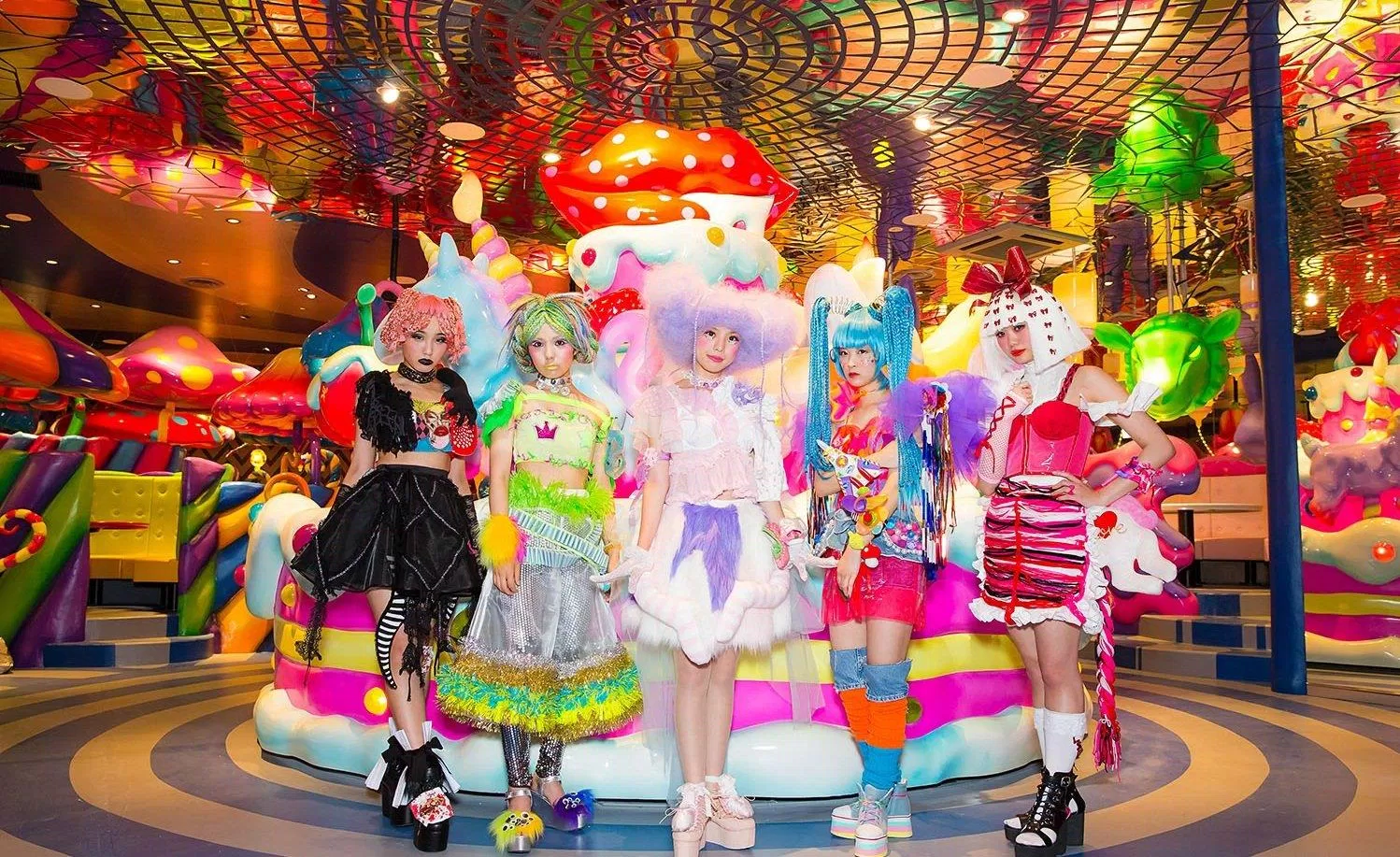 5 quái nữ theo thứ tự gồm: Nasty mang phong cách sexy và gothic, Crazy tính cách thất thường, Baby ngọt ngào như con trẻ, Candy vui nhộn tươi cười, và Dolly đầy vẻ kiêu hãnh (Ảnh: Internet). 5 quái nữ theo thứ tự gồm: Nasty mang phong cách sexy và gothic, Crazy tính cách thất thường, Baby ngọt ngào như con trẻ, Candy vui nhộn tươi cười, và Dolly đầy vẻ kiêu hãnh (Ảnh: Internet).