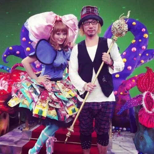Sebastian Matsuda và nữ ca sĩ Kyary Pamyu Pamyu (Ảnh: Internet). Sebastian Matsuda và nữ ca sĩ Kyary Pamyu Pamyu (Ảnh: Internet).