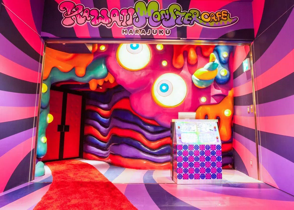 Lối vào được tô màu sặc sỡ của Kawaii Monster báo trước cho du khách những điều lý thú đang chờ đợi bên trong (Ảnh: Internet). Lối vào được tô màu sặc sỡ của Kawaii Monster báo trước cho du khách những điều lý thú đang chờ đợi bên trong (Ảnh: Internet).