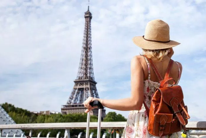 Nếu tiết trời không quá lạnh thì bạn có thể thoải mái diện những bộ trang phục như thế này (Ảnh: Internet). Nếu tiết trời không quá lạnh thì bạn có thể thoải mái diện những bộ trang phục như thế này (Ảnh: Internet).