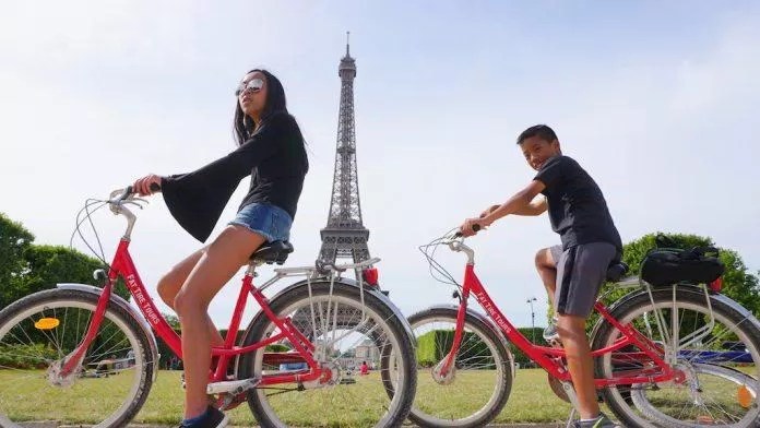 Bạn có thể tự mình "thám hiểm" mọi ngõ ngách của Paris bằng chiếc xe đạp đơn giản mà tiện dụng (Ảnh: Internet).
