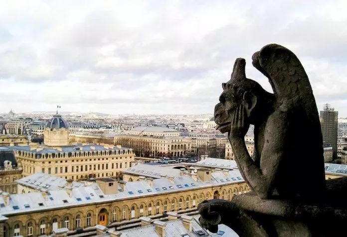 Một góc nhìn từ Nhà Thờ Đức Bà bao quát thành phố Paris (Ảnh: Internet). Một góc nhìn từ Nhà Thờ Đức Bà bao quát thành phố Paris (Ảnh: Internet).