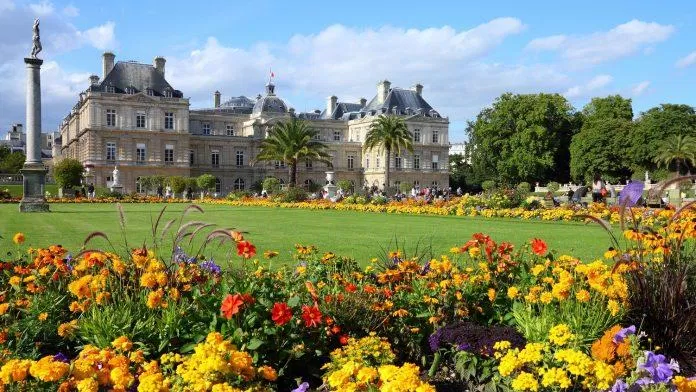 Những khung cảnh tuyệt đẹp của sắc hoa và kiến trúc tại Paris (Ảnh: Internet). Những khung cảnh tuyệt đẹp của sắc hoa và kiến trúc tại Paris (Ảnh: Internet).