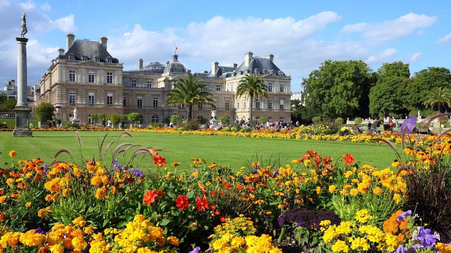 Những khung cảnh tuyệt đẹp của sắc hoa và kiến trúc tại Paris (Ảnh: Internet). Những khung cảnh tuyệt đẹp của sắc hoa và kiến trúc tại Paris (Ảnh: Internet).