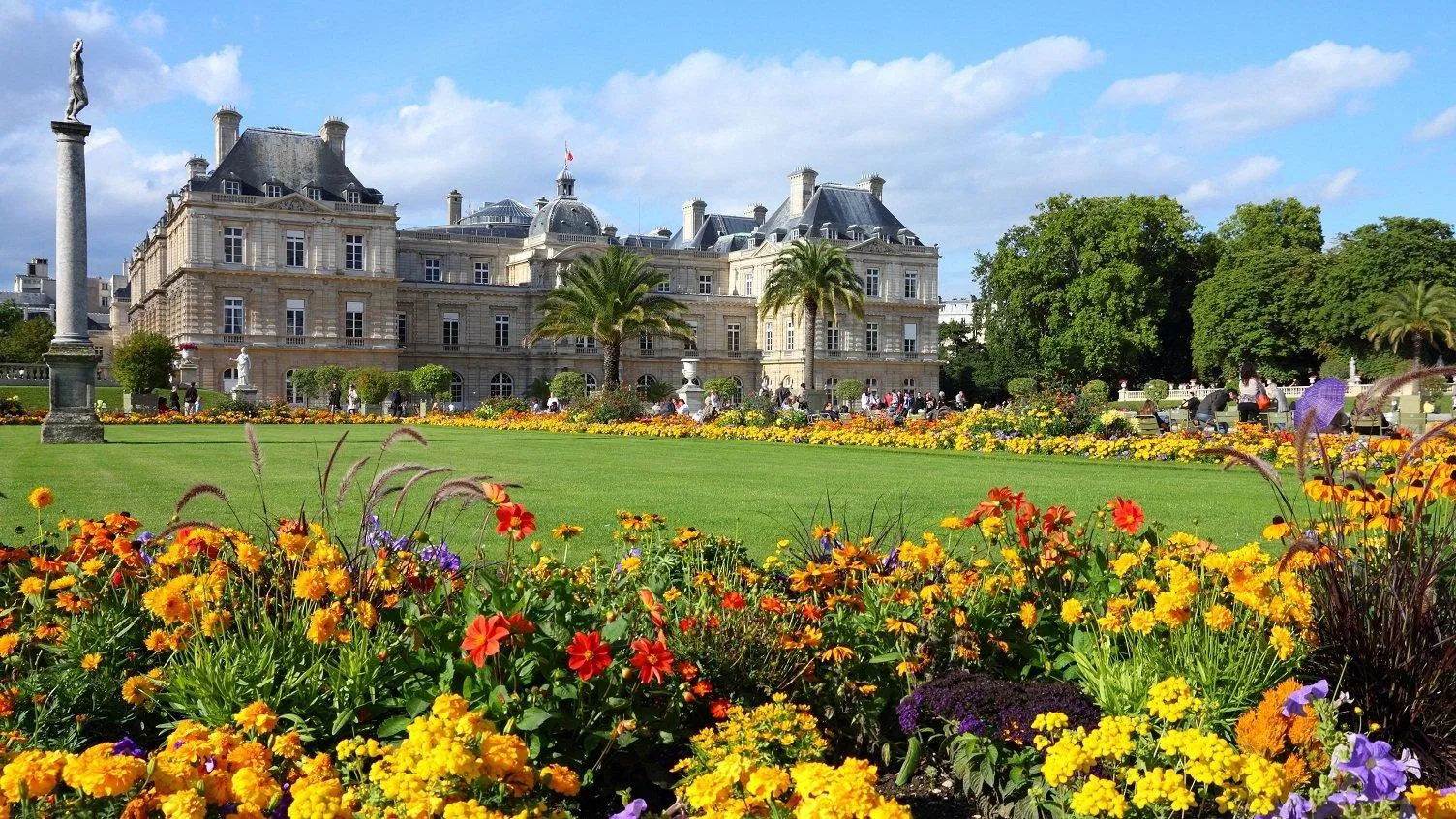 Những khung cảnh tuyệt đẹp của sắc hoa và kiến trúc tại Paris (Ảnh: Internet). Những khung cảnh tuyệt đẹp của sắc hoa và kiến trúc tại Paris (Ảnh: Internet).