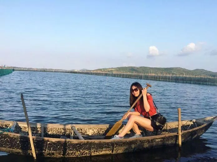 Tha hồ sống ảo, trải nghiệm chèo thuyền tại Đầm Ô Loan - Ảnh: Internet