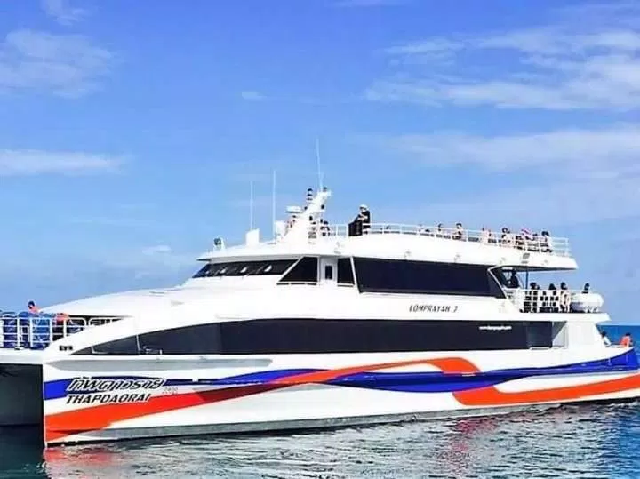 Đi phà ra đảo là cách tiết kiệm hơn so với bay thẳng (Ảnh: Internet). Đi phà ra đảo là cách tiết kiệm hơn so với bay thẳng (Ảnh: Internet).