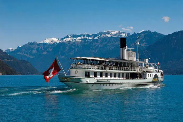 Chiếc tàu chở du khách đi dạo trên hồ Brienz (Ảnh: Internet).