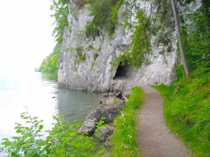 Những tuyến đường xuyên núi là điều thường thấy ở Iseltwald (Ảnh: Internet). Những tuyến đường xuyên núi là điều thường thấy ở Iseltwald (Ảnh: Internet).