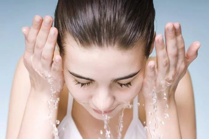 Eucerin PH5 Facial Cleanser giúp làm sạch, dưỡng ẩm da phù hợp với cả những làn da nhạy cảm (Nguồn: Internet)