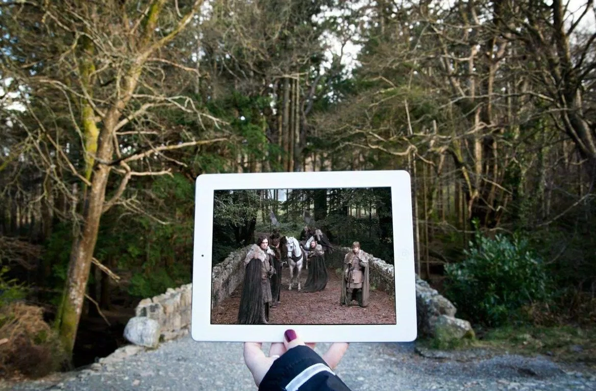 Một cảnh trong phim được ghép với cảnh thật của rừng Tollymore (Ảnh: Internet). Một cảnh trong phim được ghép với cảnh thật của rừng Tollymore (Ảnh: Internet).