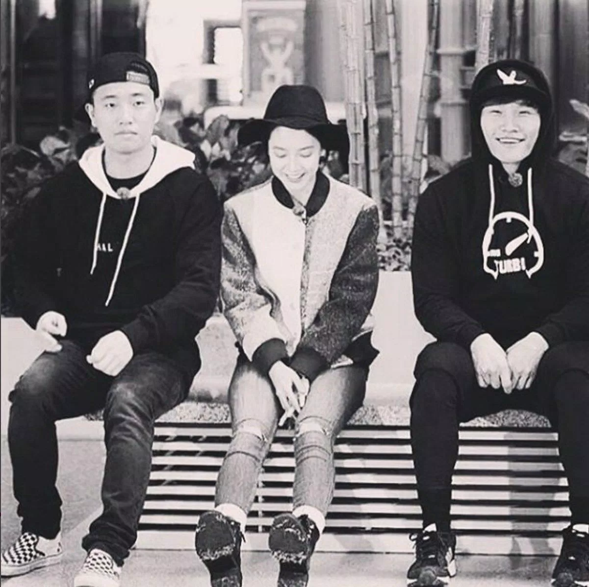 Vụ việc của Song Ji Hyo và Kim Jong Kook "bị đuổi" khiến chương trình hứng chịu vô vàng gach đá từ người hâm mộ . ( Ảnh : Internet). Vụ việc của Song Ji Hyo và Kim Jong Kook "bị đuổi" khiến chương trình hứng chịu vô vàng gach đá từ người hâm mộ . ( Ảnh : Internet).