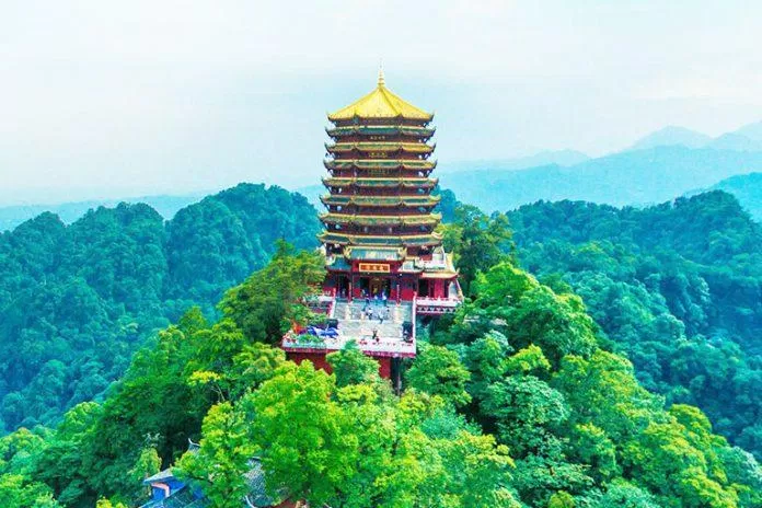 Núi Thanh Thành là địa điểm linh thiêng của các đạo sĩ Trung Quốc thời xưa (Ảnh: Internet). Núi Thanh Thành là địa điểm linh thiêng của các đạo sĩ Trung Quốc thời xưa (Ảnh: Internet).
