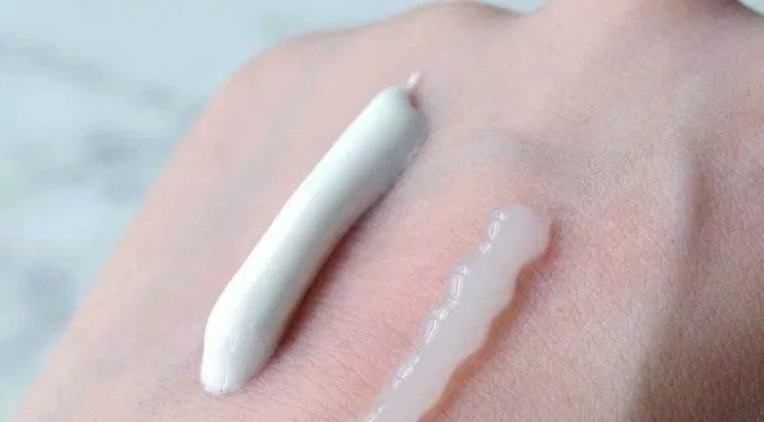 Gel B5 La Roche Posay có kết cấu dạng gel màu trắng ( Nguồn: internet)
