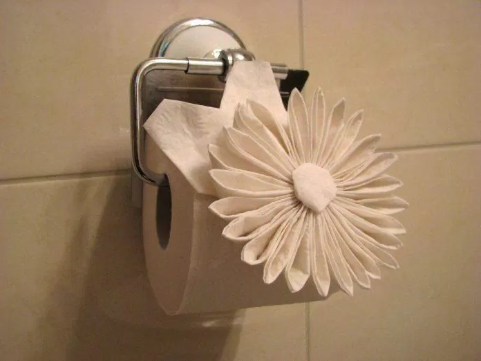 Cách gấp giấy vệ sinh đẹp độc đáo.  (Ảnh: Internet)