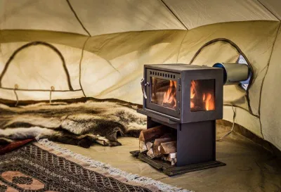 Lò sưởi giúp cho lều glamping lúc nào cũng ấm áp (Ảnh: Internet). Lò sưởi giúp cho lều glamping lúc nào cũng ấm áp (Ảnh: Internet).