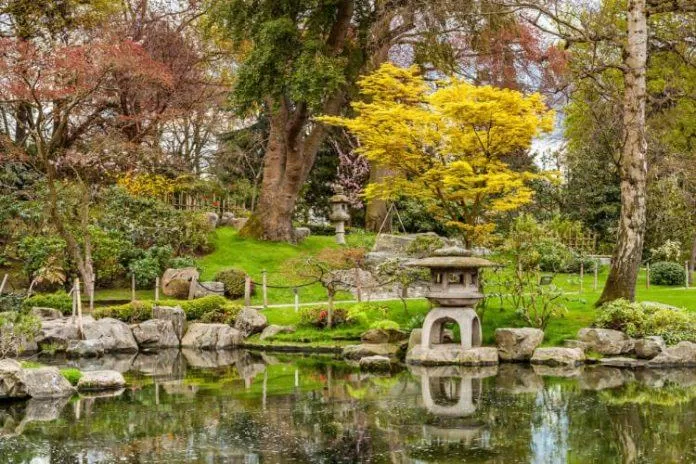 Đúng như tên gọi, Vườn Kyoto là không gian xanh đậm chất Nhật Bản ngay giữa lòng thành phố London (Ảnh: Internet). Đúng như tên gọi, Vườn Kyoto là không gian xanh đậm chất Nhật Bản ngay giữa lòng thành phố London (Ảnh: Internet).