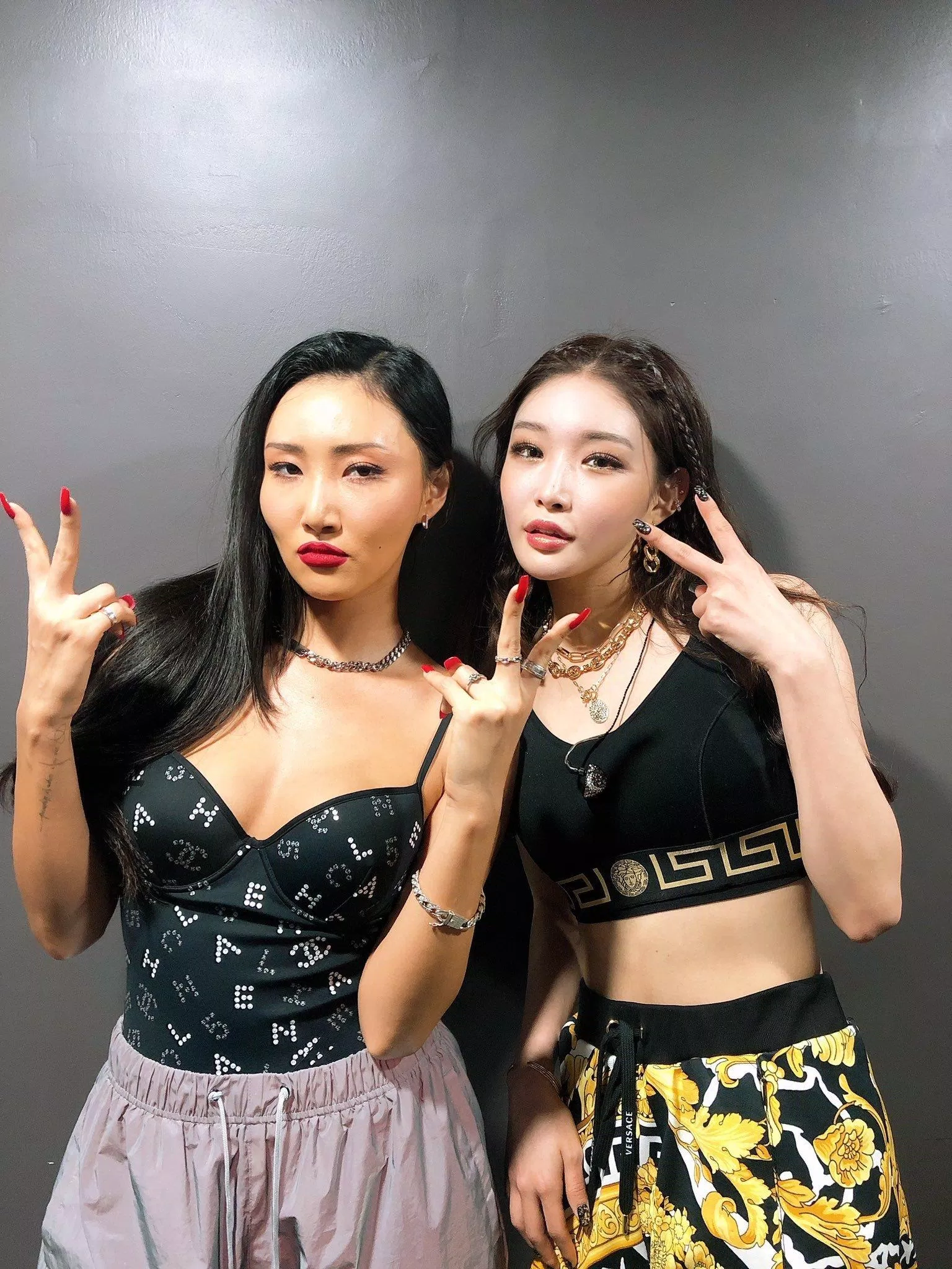 Hwasa (MAMAMOO) và Chungha vô cùng quyến rũ trong bản dance cover ca khúc Mi Gente. (Nguồn: Internet)