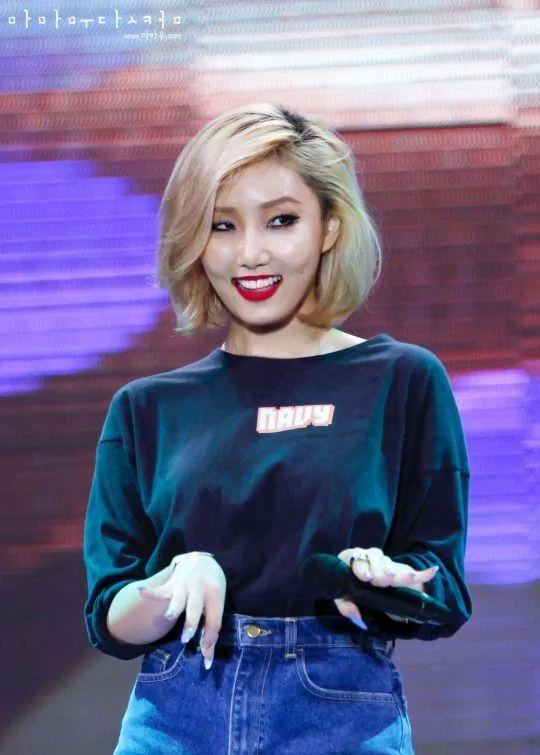 Kiểu tóc ngắn của Hwasa (Ảnh: Internet).