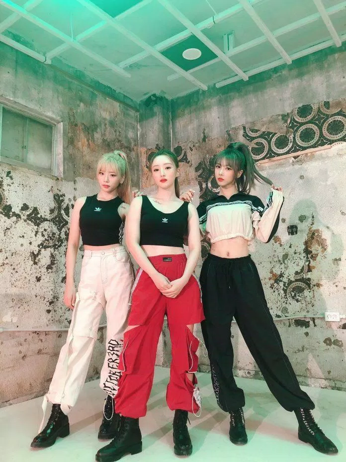 JiU, SuA, Yoohyeon (DreamCatcher) cực quyến rũ trong điệu nhảy cover ca khúc 