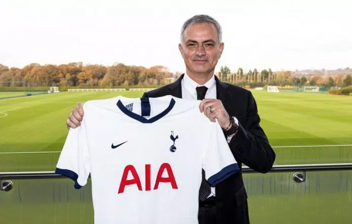 HLV Jose Mourinho chính thức bị Tottenham sa thải ( Ảnh: Internet