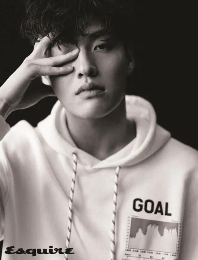 Kang Ha Neul thể hiện khả năng ca hát tuyệt vời của mình khi làm diễn viên nhạc kịch. (Nguồn: Internet)