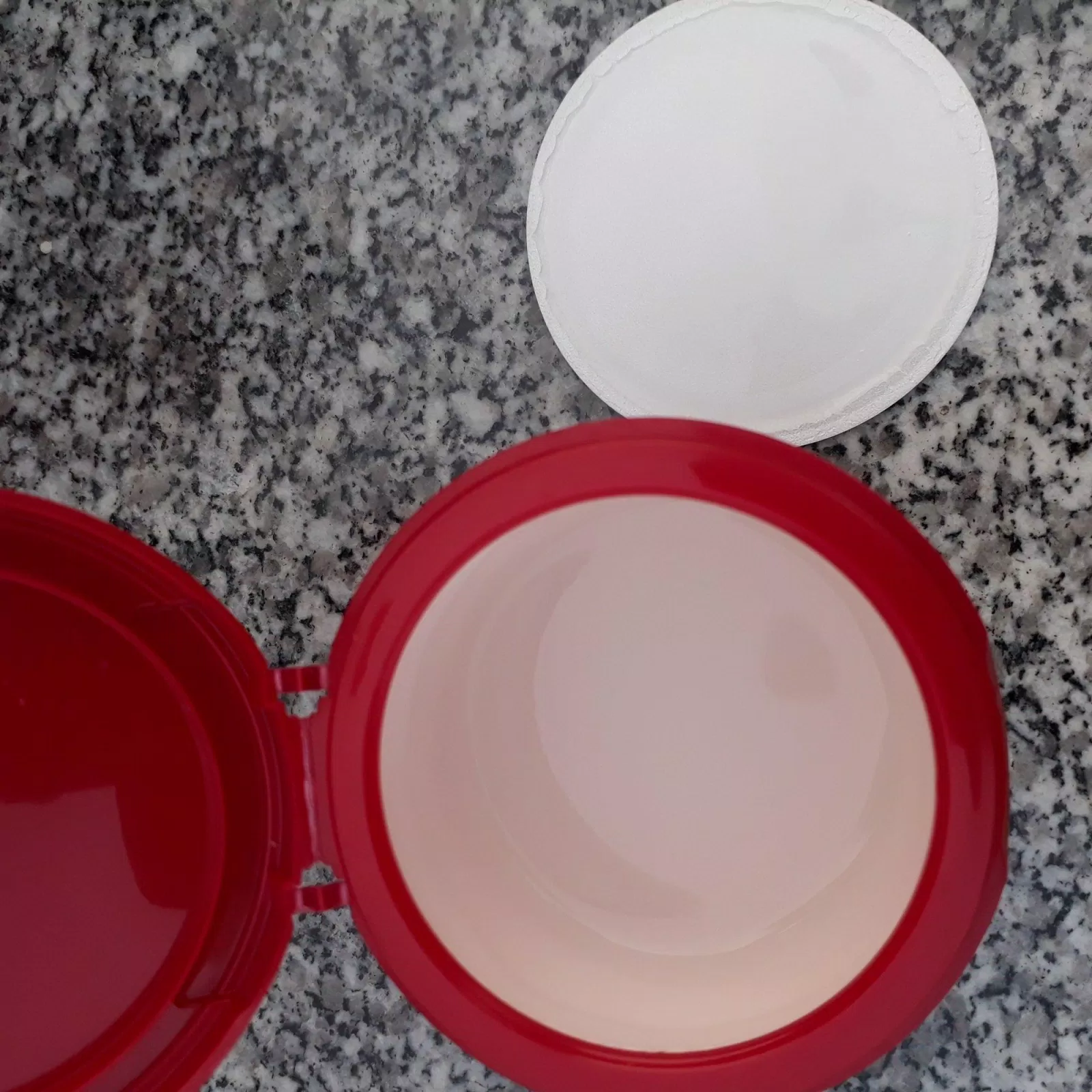 Kem dưỡng da 5 trong 1 Shiseido Aqualabel Special Gel Cream A Moist có kết cấu dạng gel, màu trắng ngà, dẻo mịn (ảnh: BlogAnChoi).