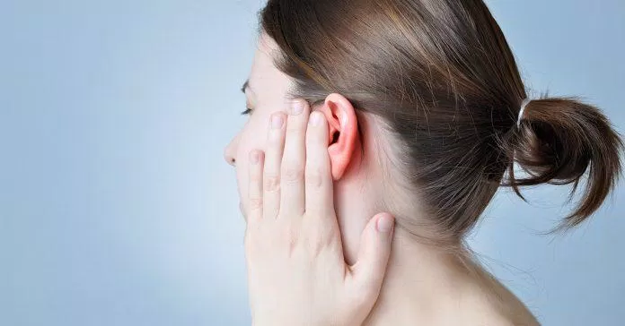 Khi bị ù tai, rất có thể bạn đang bị viêm tai giữa (Nguồn: Internet).