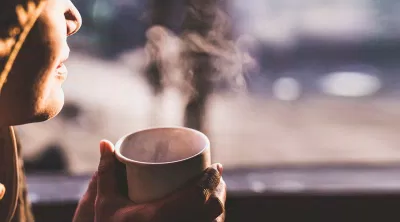 Khởi động ngày mới với tách cà phê để có một ngày làm việc hiệu quả nhé! (Nguồn: Internet).