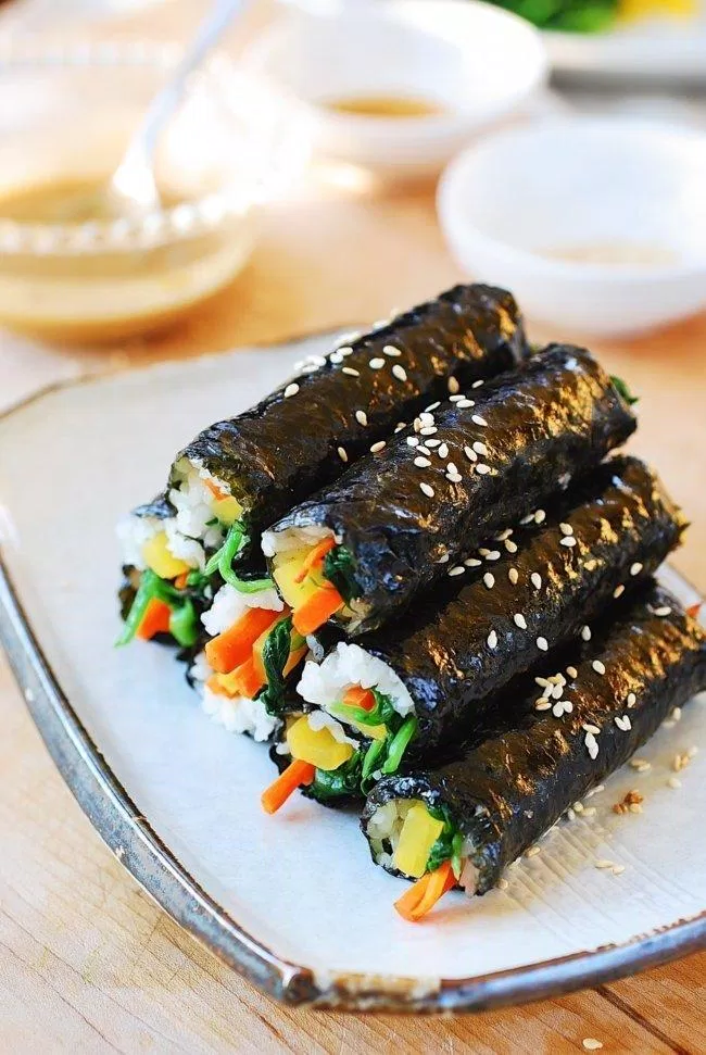 Nhiều người còn gọi đây là phiên bản kimbap "mini" độc lạ của ẩm thực Hàn Quốc (Ảnh: Internet). Nhiều người còn gọi đây là phiên bản kimbap "mini" độc lạ của ẩm thực Hàn Quốc (Ảnh: Internet).